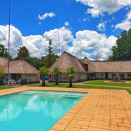 Clivia Lodge Vanderbijlpark Exterior photo