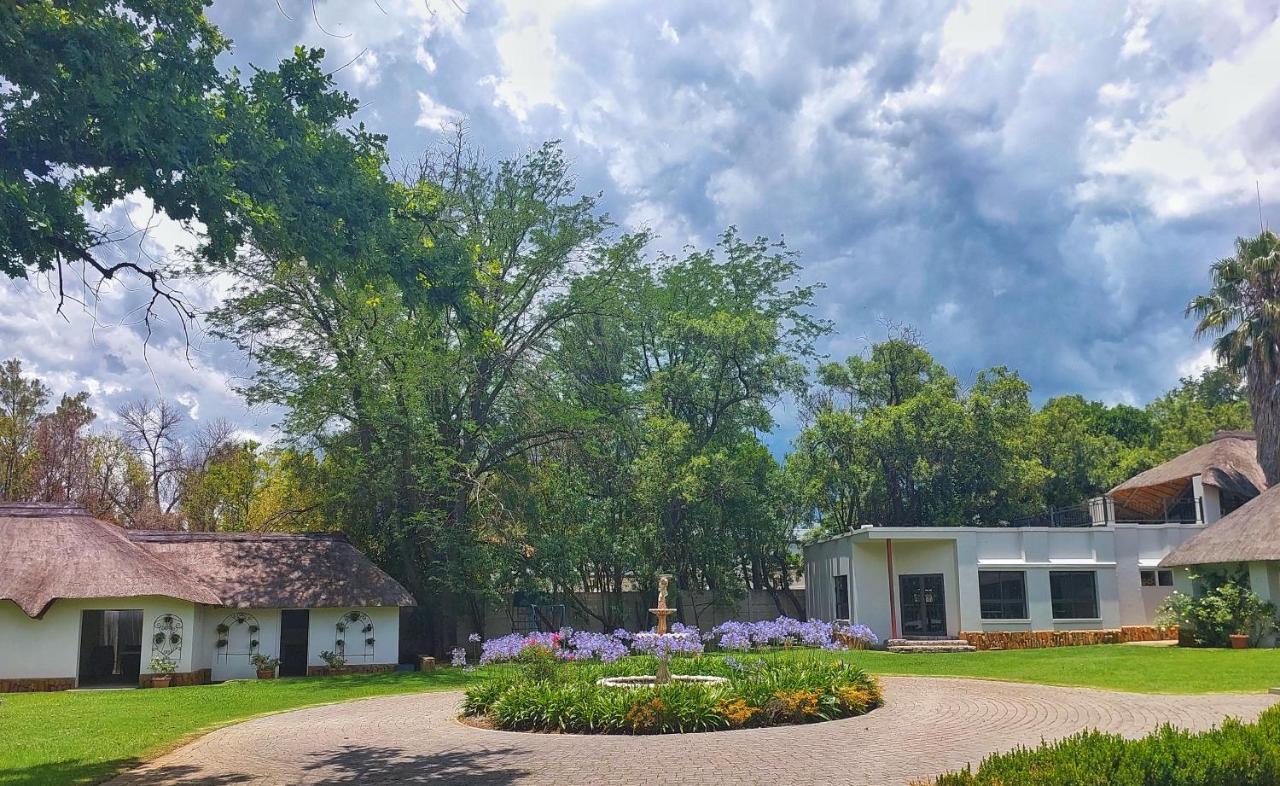 Clivia Lodge Vanderbijlpark Exterior photo