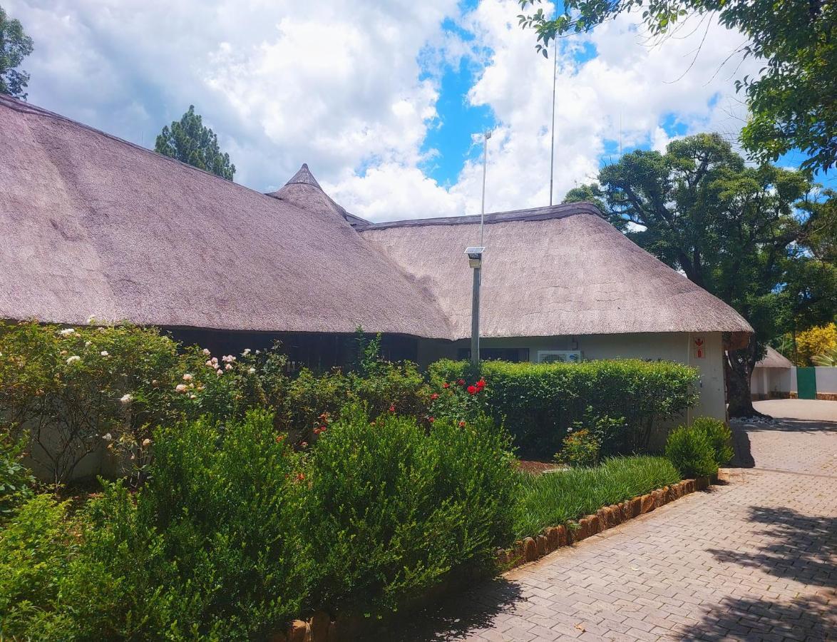 Clivia Lodge Vanderbijlpark Exterior photo